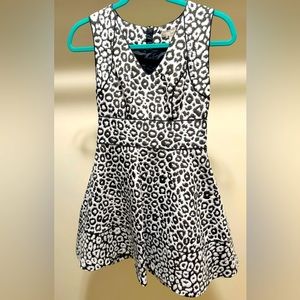 Banana Republic Black/White Snow Leopard A-line Dress Exposed Gold Zipper Sz 0P